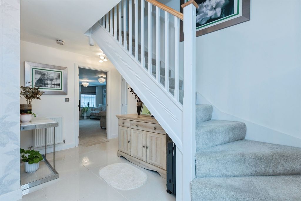 Property photo 2 of 21