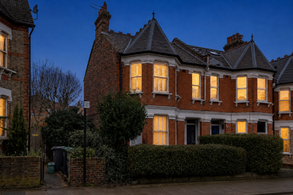 Property photo 1 of 15 2 Double- Bedroom First Floor Edwardian Maisonette With Internal Staircase Down To It's Own Rear Garden