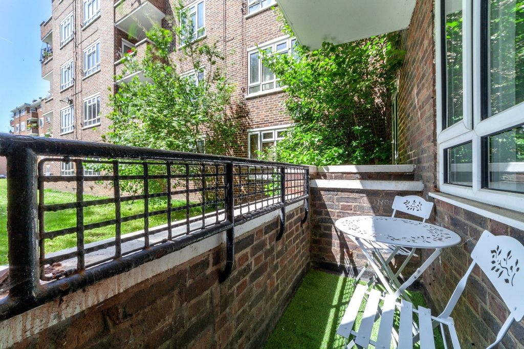 Property photo 3 of 11 Balcony