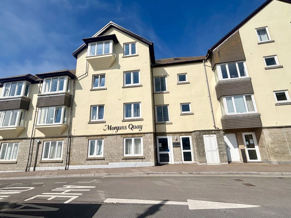 Property photo 1 of 17 1 - Front Of Builidng