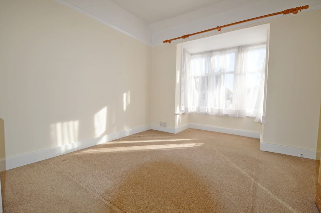 Property photo 2 of 4 Living Room