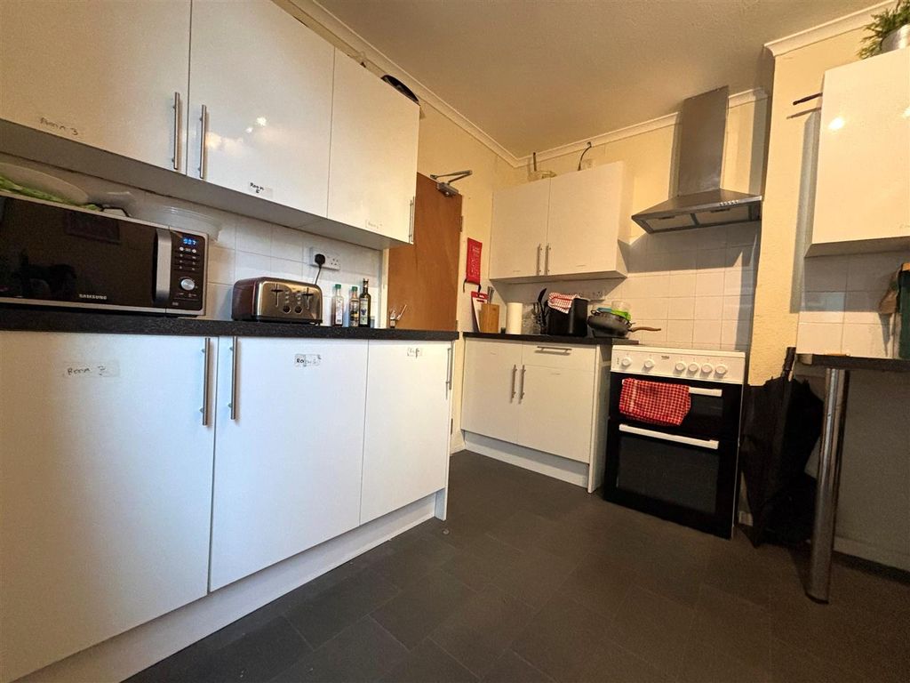 Property photo 2 of 4 Kitchen.Jpg