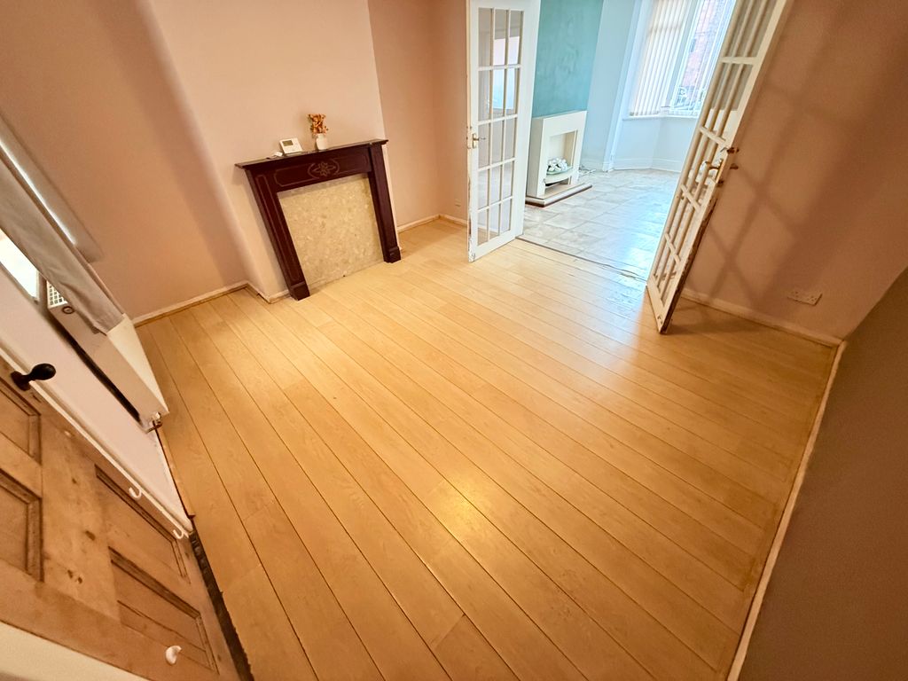 Property photo 3 of 8 Balcony