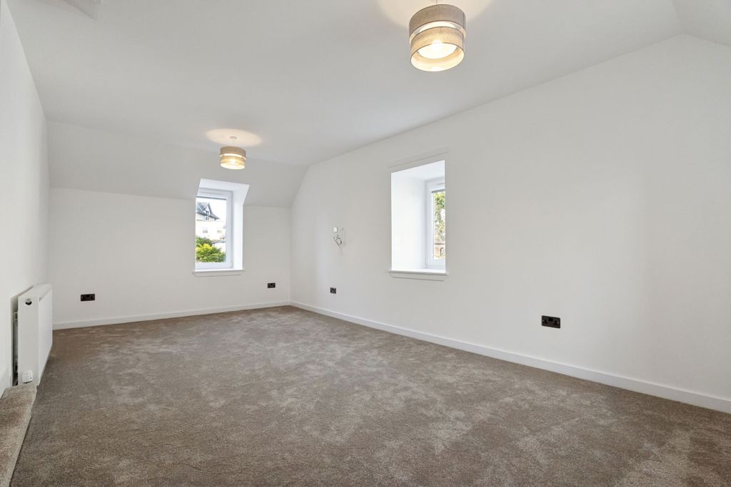 Property photo 2 of 32