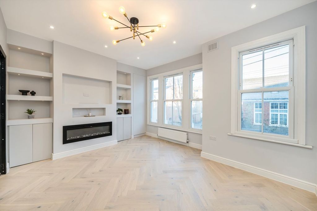 Property photo 3 of 8