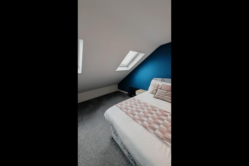 Property photo 3 of 8 Bedroom