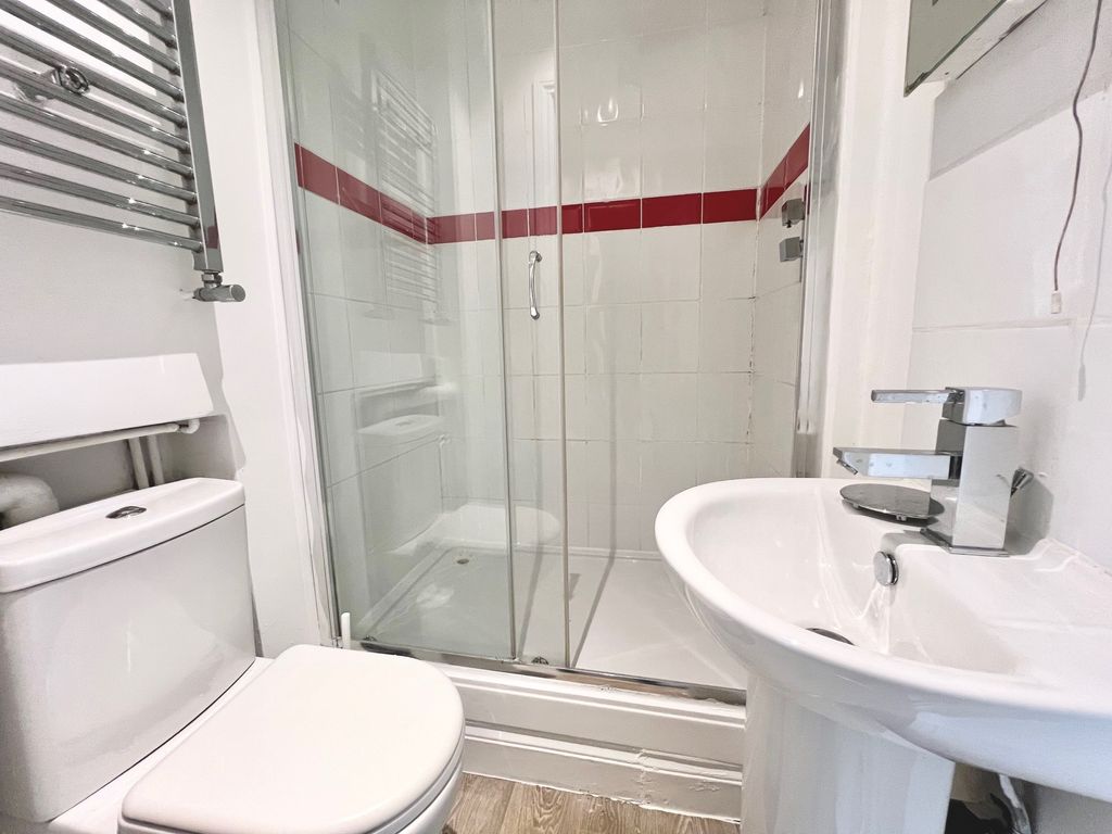 Property photo 3 of 10 Photo 6