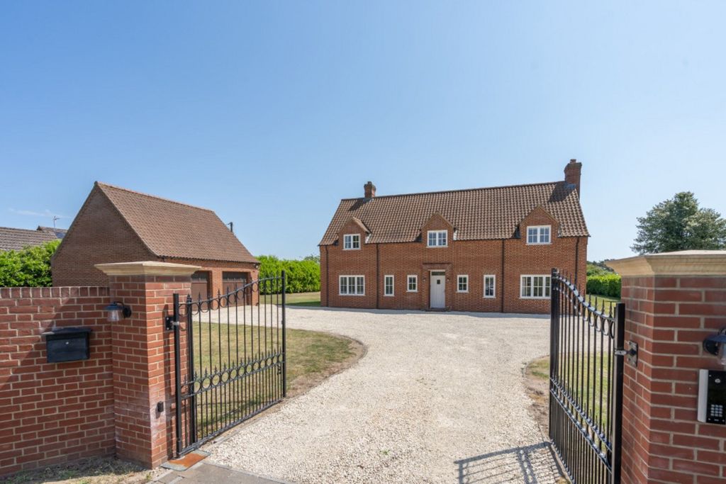Property photo 1 of 32