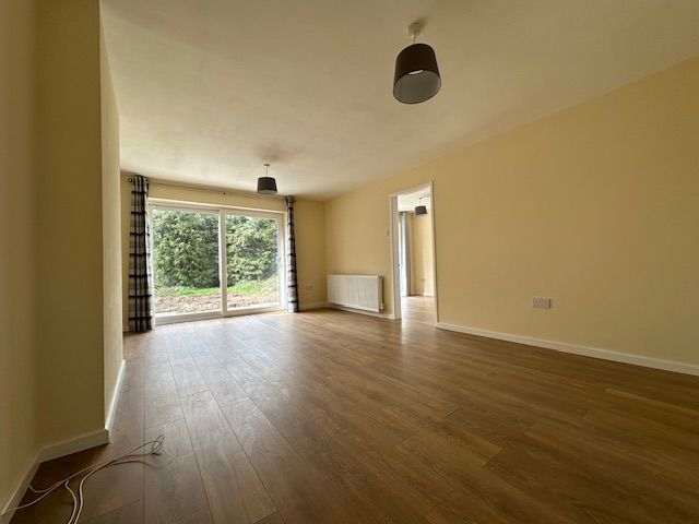 Property photo 2 of 11 Lounge