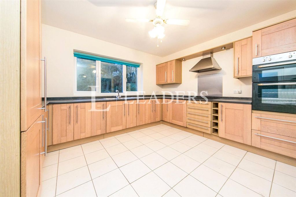 Property photo 2 of 12 7525Adb9-7B55-4B42-9