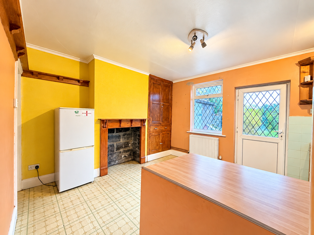 Property photo 3 of 11 Kitchen2