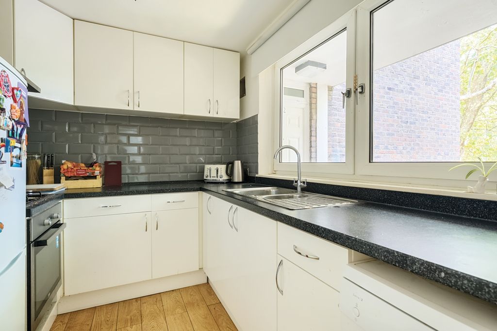 Property photo 3 of 13 1340725-2-689Dbe773A196