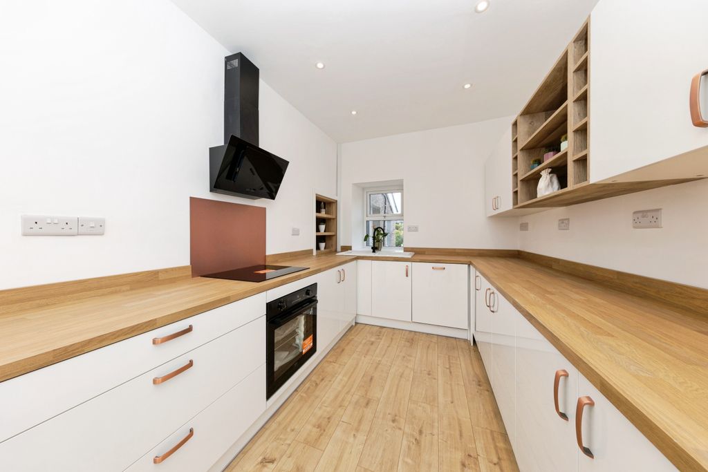 Property photo 2 of 49