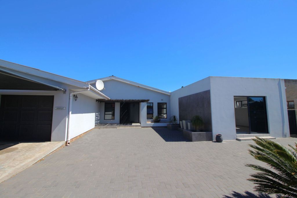 Property photo 1 of 40