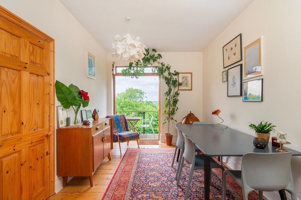 Property photo 1 of 39 1S5R1Ke - Dining Room C.Jpg