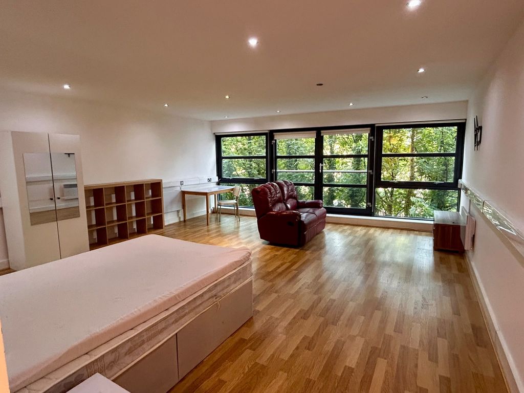 Property photo 1 of 6 Studio To Rent Castle Street, Swansea Sa1