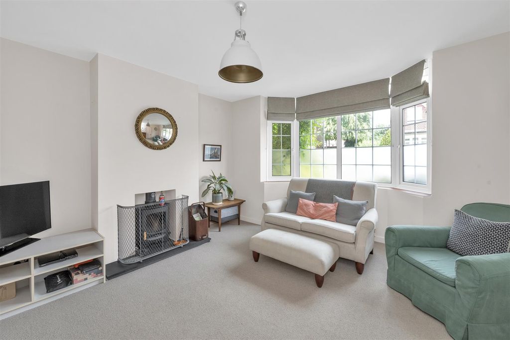 Property photo 2 of 12 5-Barnfield-Road-10.Jpg