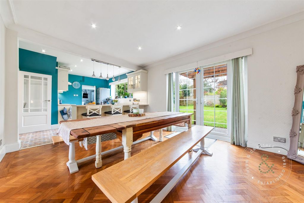 Property photo 3 of 37 Rookwood-Close-7.Jpg