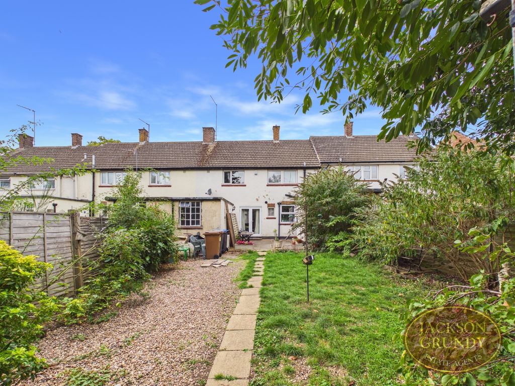 Property photo 2 of 16 Orchard Hill