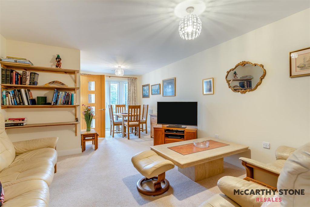 Property photo 3 of 21 8616531-Interior03.Jpg
