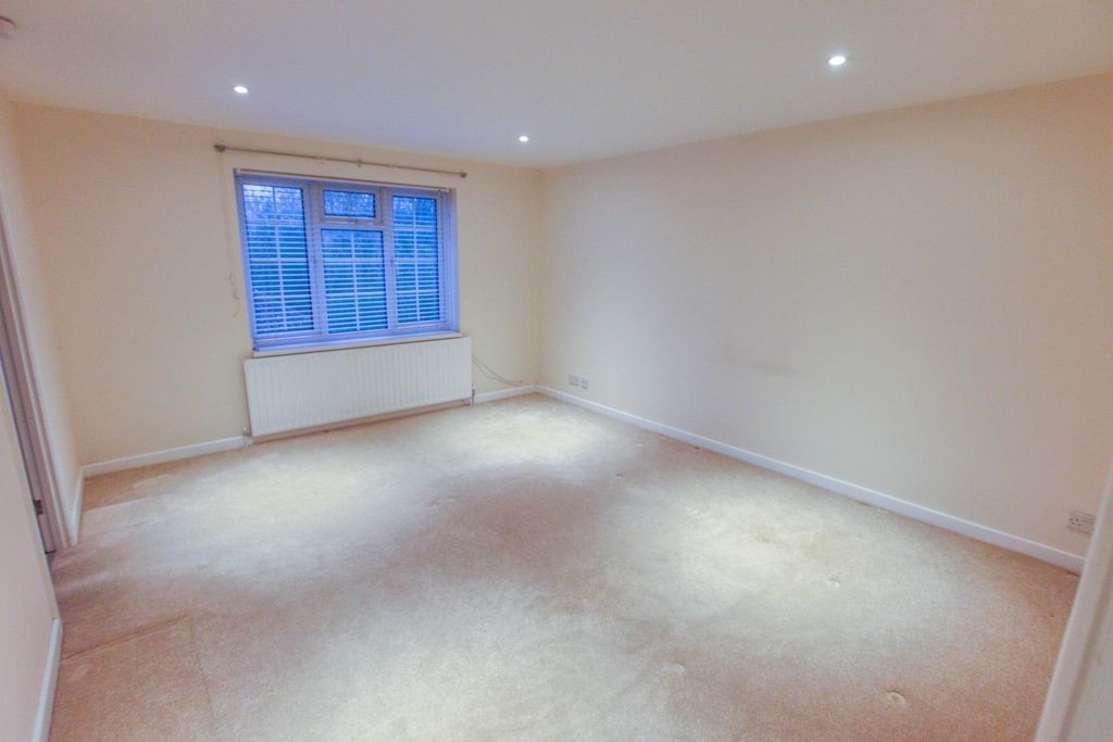 Property photo 2 of 7 Gallery