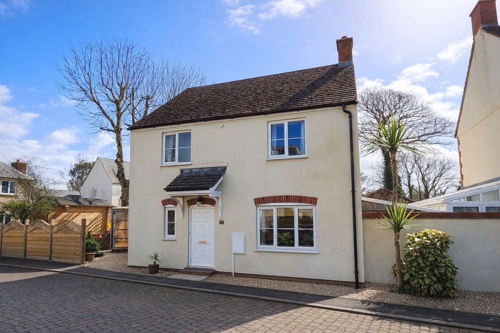 Property photo 1 of 21 External