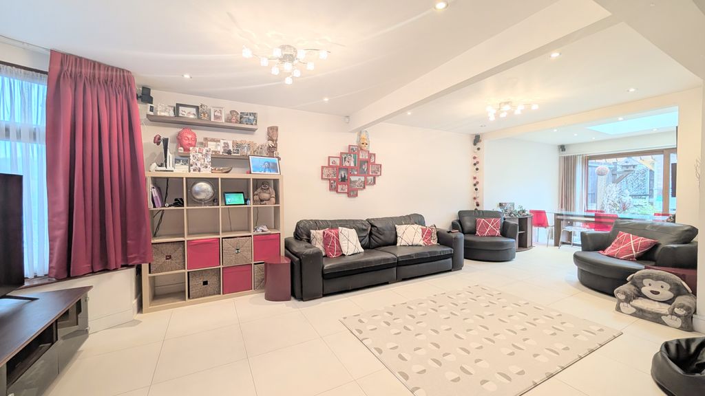 Property photo 3 of 23 Image