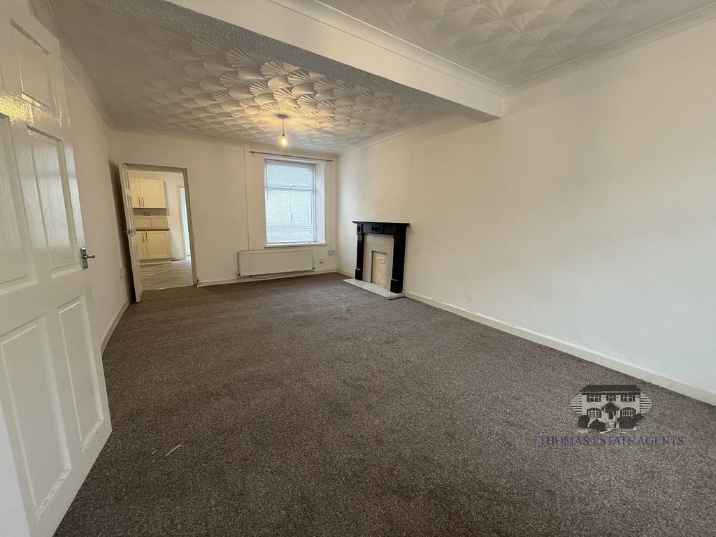 Property photo 2 of 10 Lounge