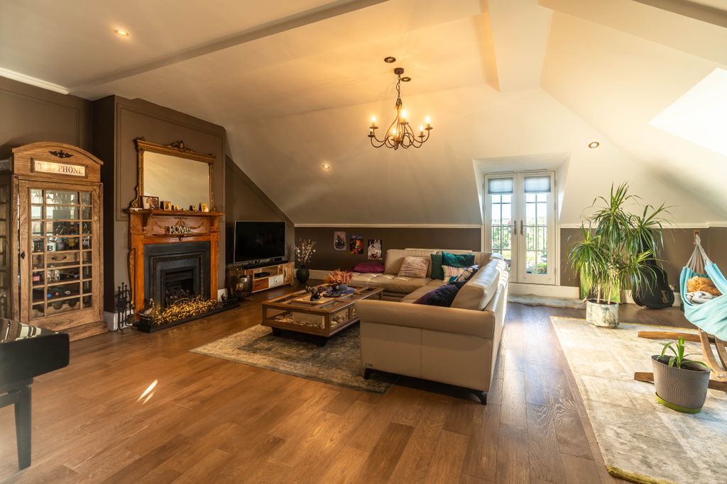 Property photo 3 of 56