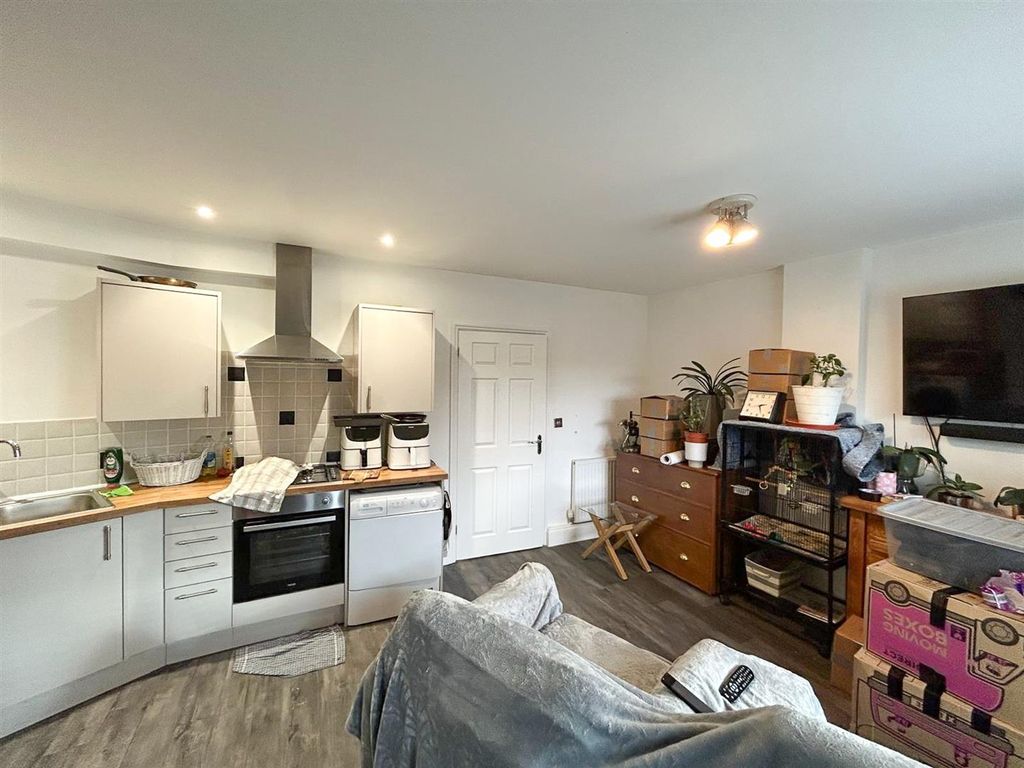 Property photo 3 of 5 Lounge