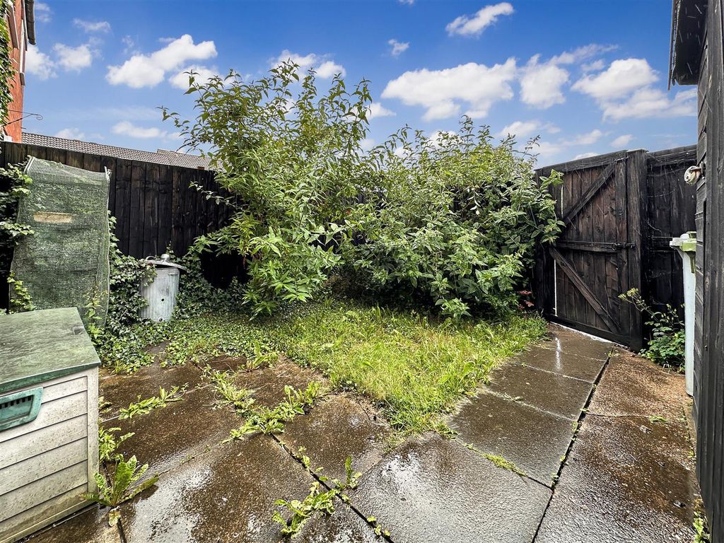 Property photo 3 of 14 Enclosed Rear Garden 883