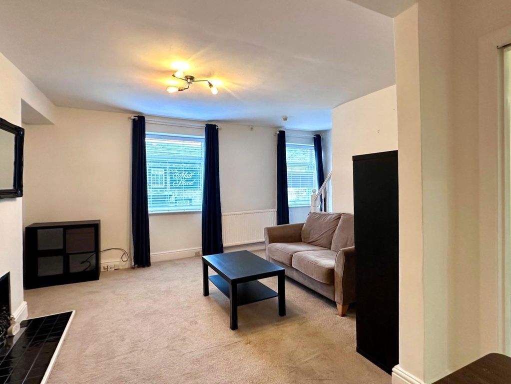 Property photo 3 of 10 Lounge 4.Jpg