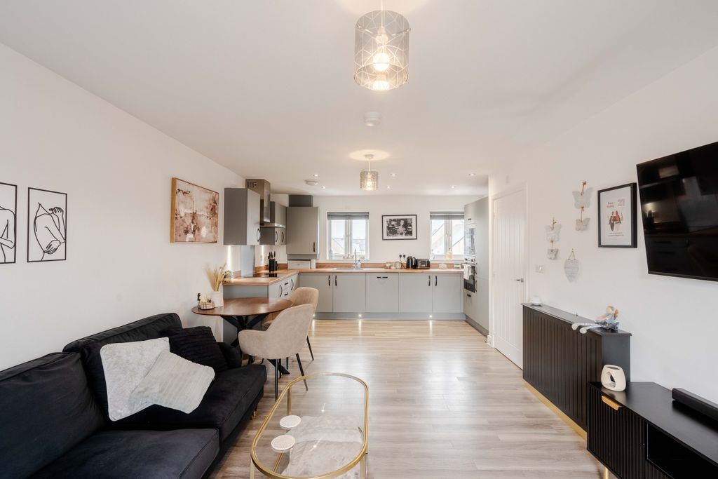 Property photo 2 of 17 2
