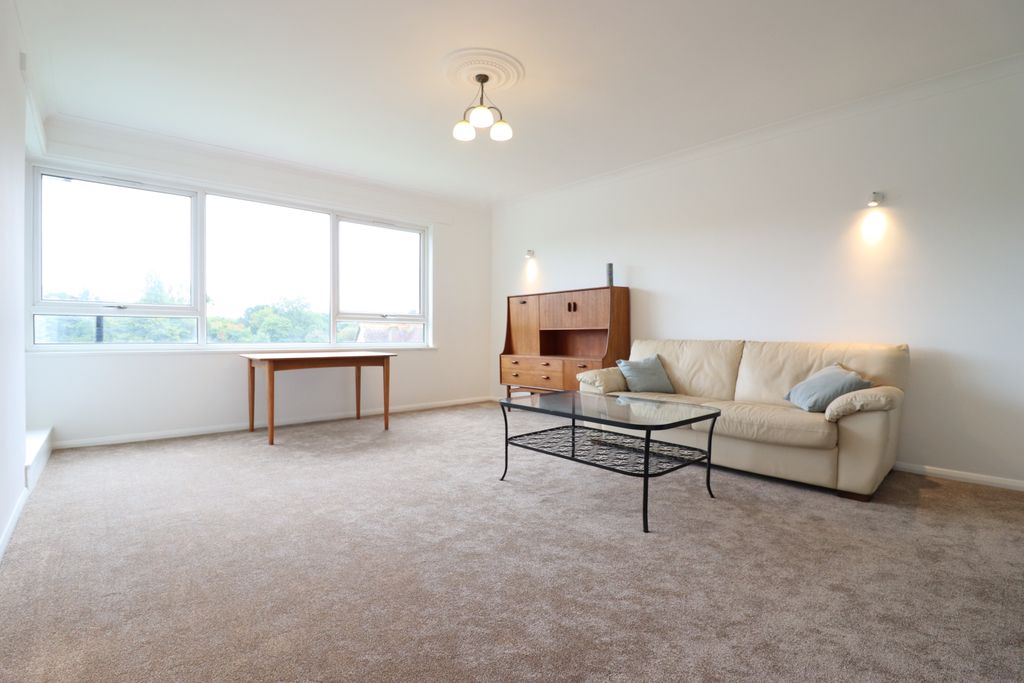 Property photo 2 of 9 15 Marlow House Living Room