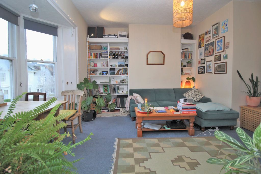 Property photo 3 of 10 28