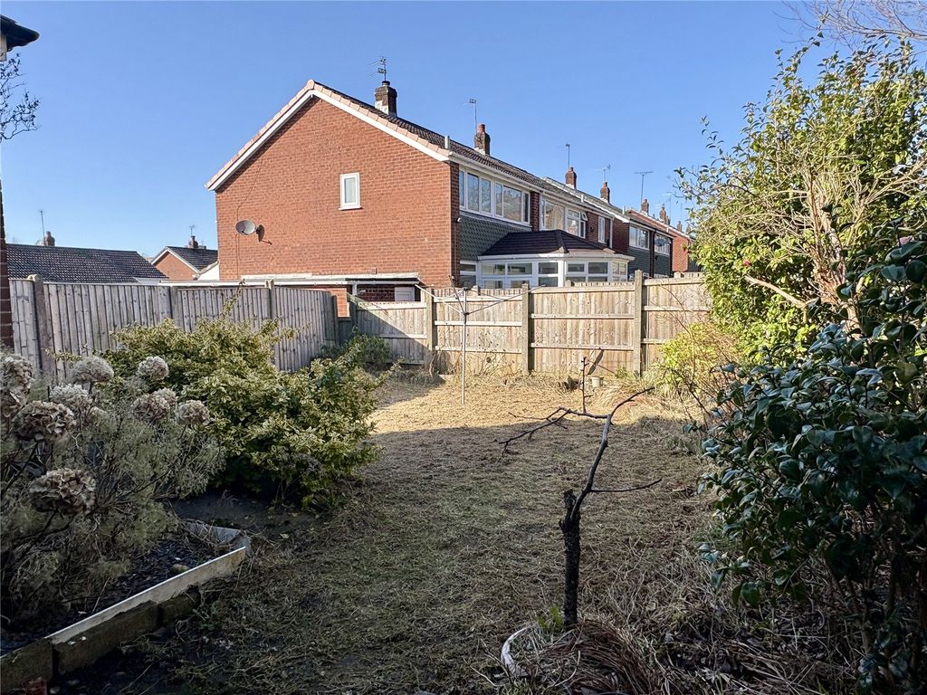 Property photo 2 of 16 Garden