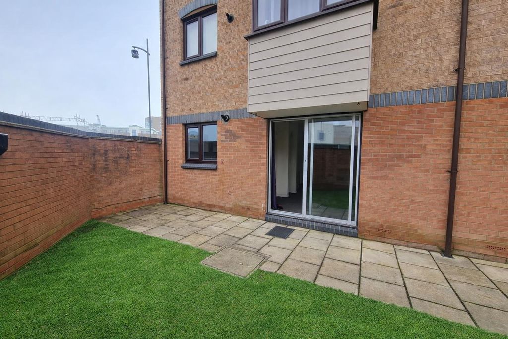 Property photo 3 of 13 Exterior