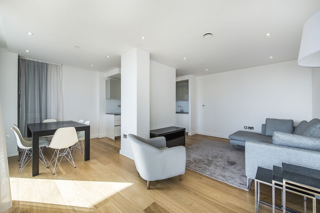 Property photo 2 of 11 Regents Wharf