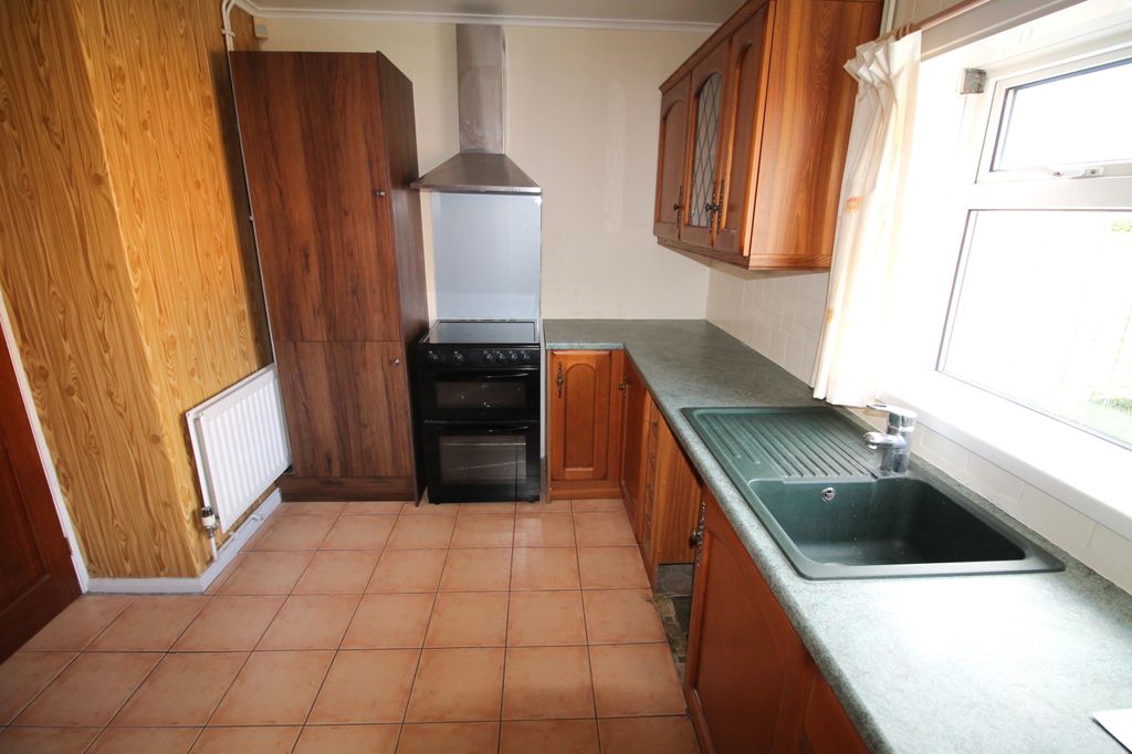 Property photo 3 of 9 Kitchen