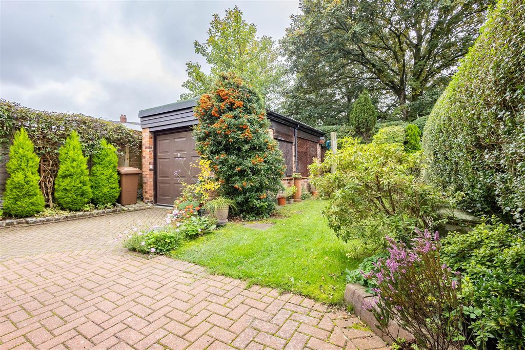 Property photo 3 of 22 Garden