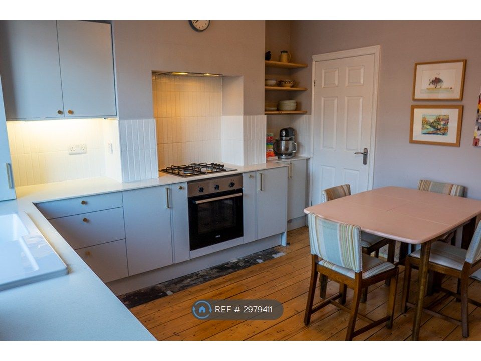 Property photo 3 of 17 Kitchen