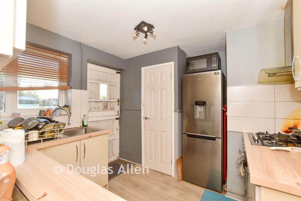 Property photo 2 of 8 Kitchen