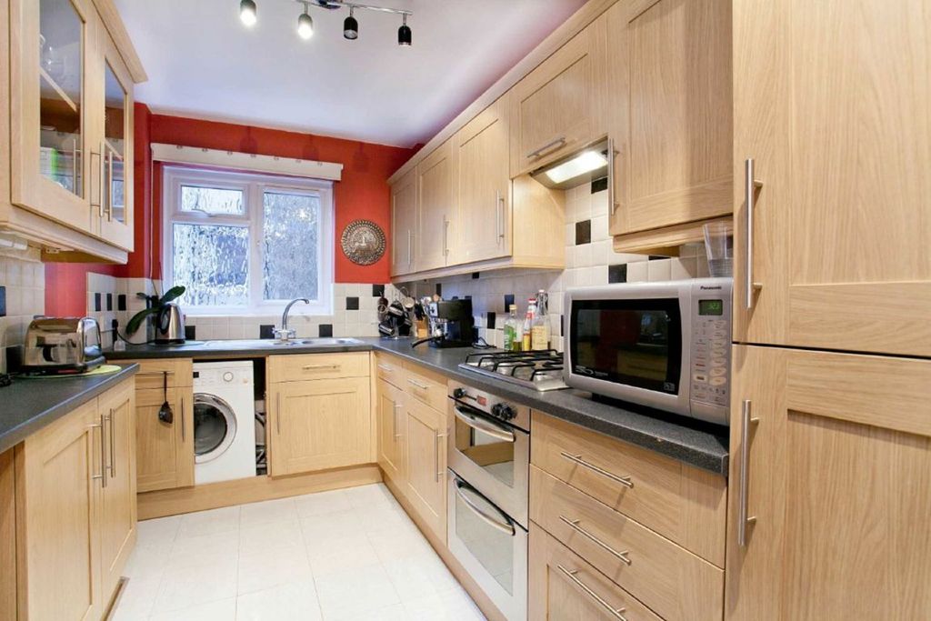 Property photo 3 of 6