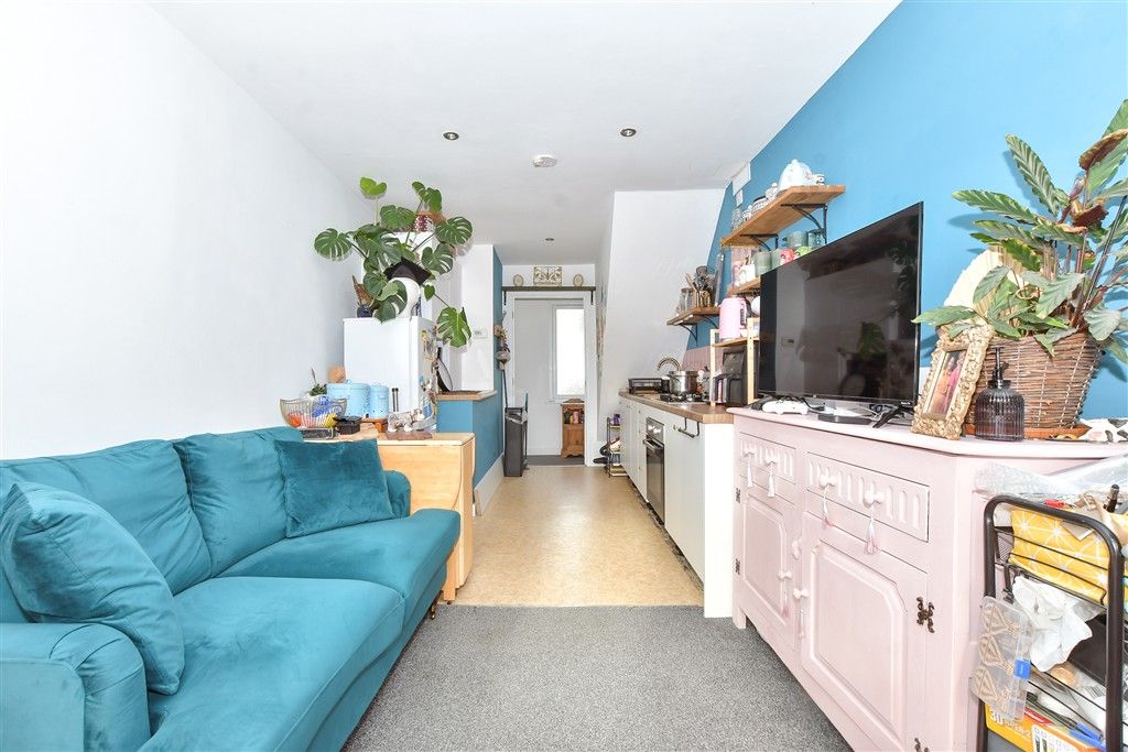Property photo 3 of 10 Lounge/ Kitchen
