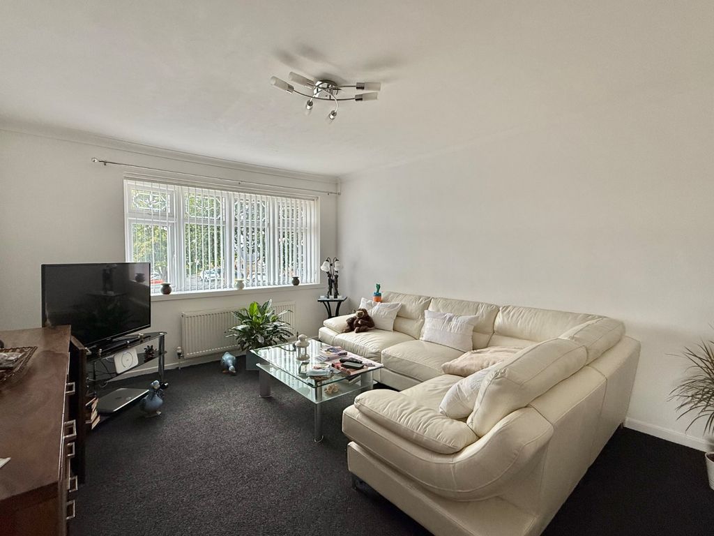 Property photo 3 of 10 Living Room