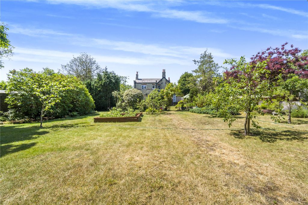 Property photo 2 of 19 Picture No. 27