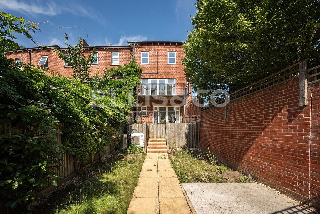 Property photo 3 of 22 Picture No. 23