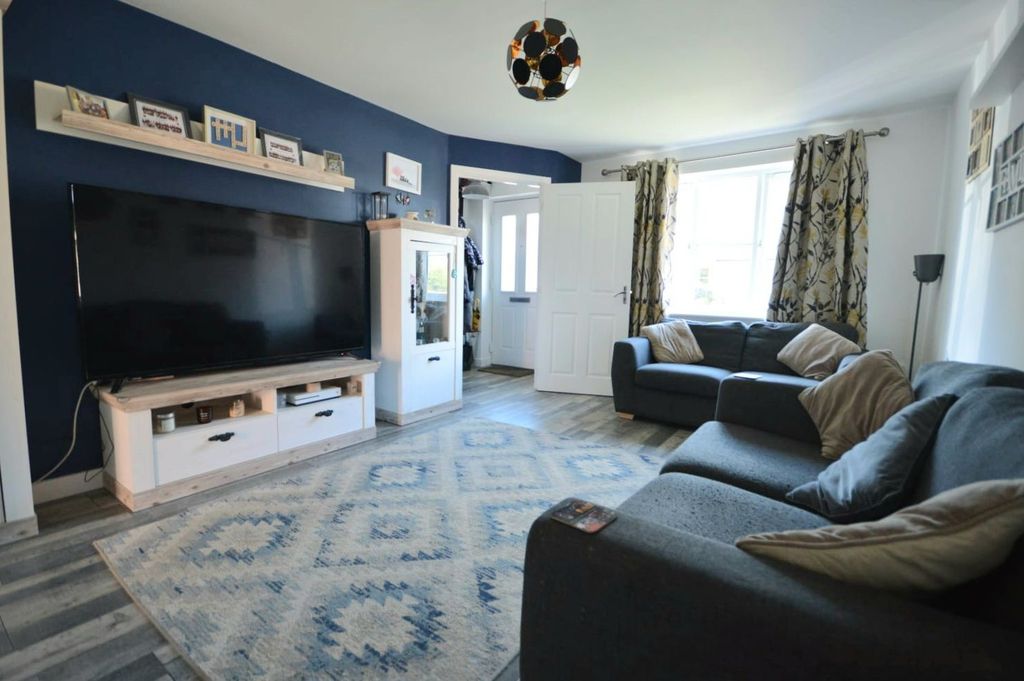 Property photo 2 of 23