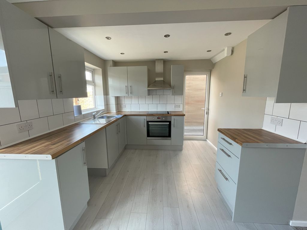 Property photo 2 of 16 Kitchen Cf36