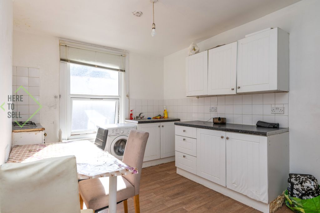 Property photo 3 of 8 Turnpike Lane, N8-1 (11)